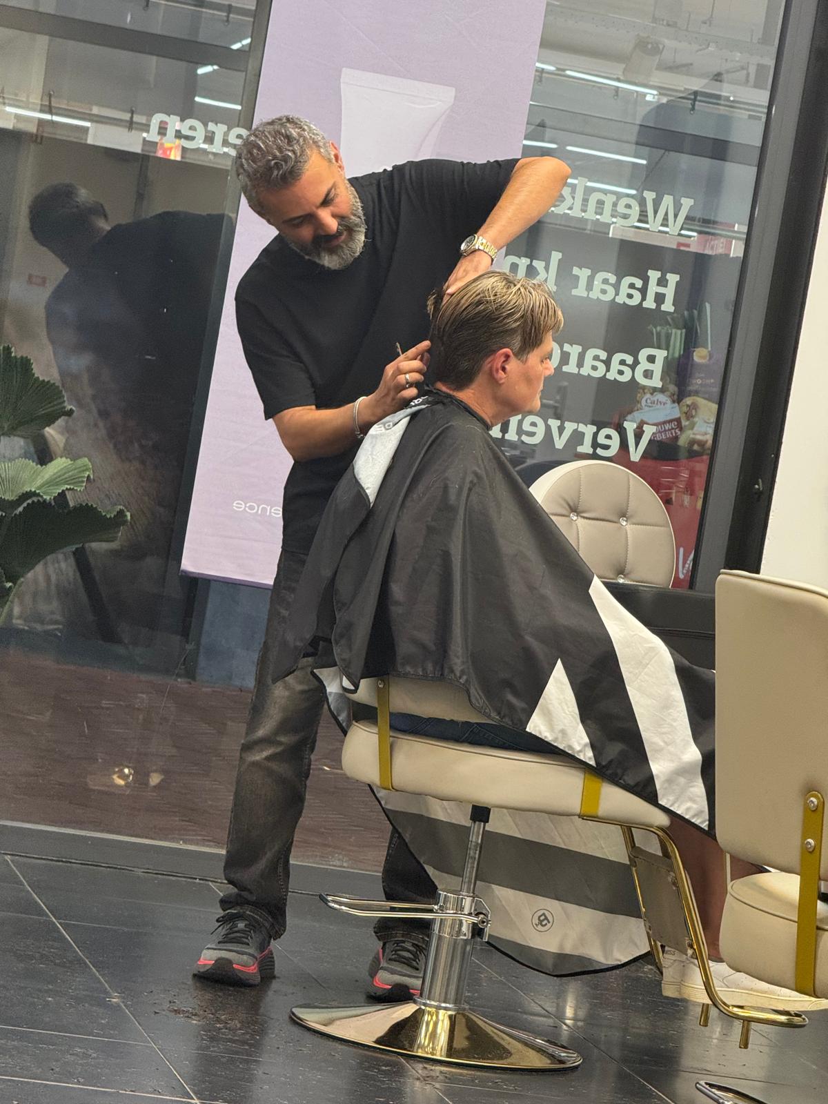 Meysam Cutting Hair 4